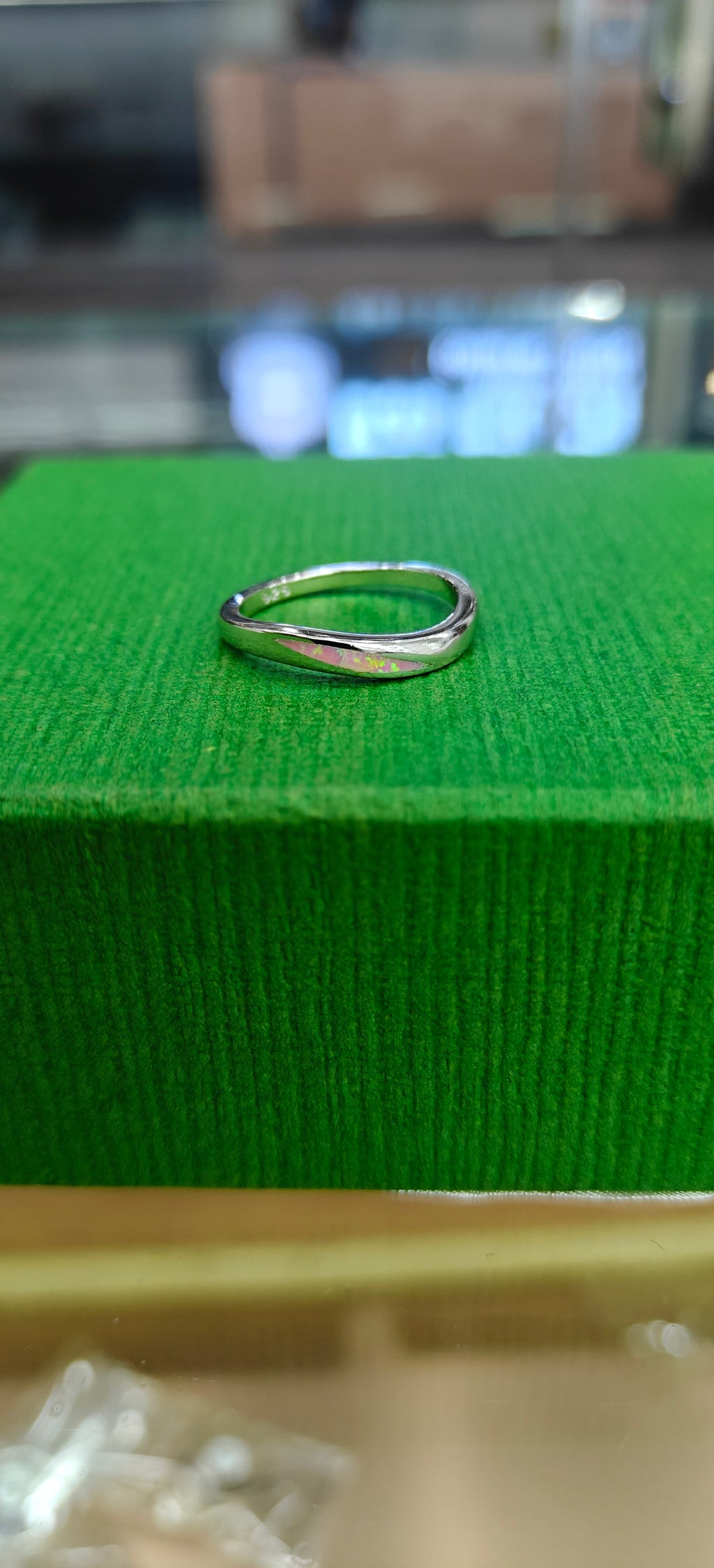Elegant Twist Pattern Silver Ring
